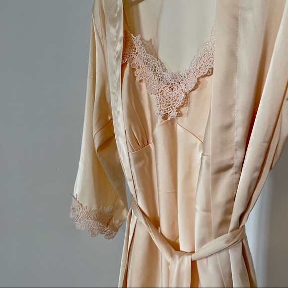 Gorgeous Two Piece Nightie Robe Set | EUC Size Large - Picture 5 of 14